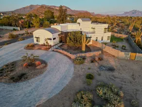 Desert Oasis with Incredible Mountain Views - Image 2