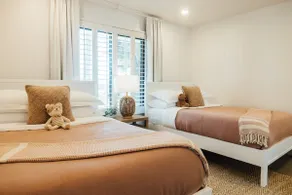 Luxurious Palm Grove: Heated Pool, Luxe King, Spa - Image 3