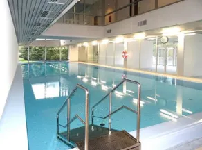 Modern 2BR Pool Parking Views Near City Center - Image 4
