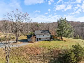 The Farmhouse at Bailey's Retreat - Image 3