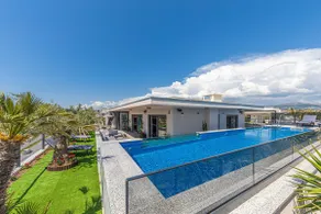 Sky Pool Penthouse with a huge heated private pool - Image 2