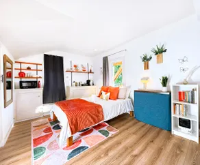 Peaceful Garden Studio with Private Laundry - Image 4