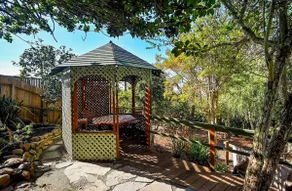 Peaceful Garden Studio with Private Laundry - Image 2