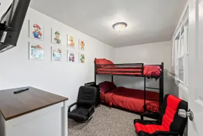 A Mile To Lambeau • 2x King • 1 Queen • 1.5 bath - Image 3