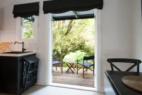 Romantic Escape at Pet-friendly Leddicott Cottage - Image 5