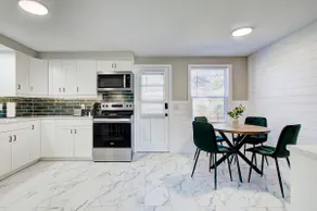 Charming 2BR Apt | Close to Local Attractions - Image 2