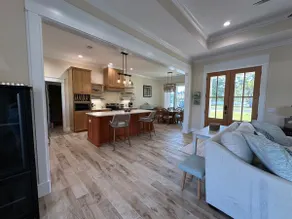 Centrally located, non-smoking, 3 bed 4 bath home. - Image 4