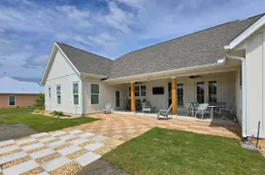 Centrally located, non-smoking, 3 bed 4 bath home. - Image 3