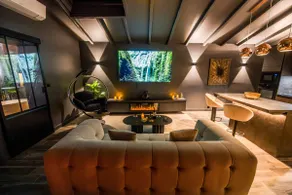 Prestige Suite / Luxury Rooftop Hot Tub - Image 2