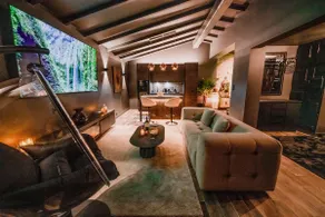 Prestige Suite / Luxury Rooftop Hot Tub - Image 3