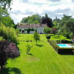 Large country house with tennis court & swimming pool - Image 3