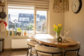 Large family home on the waterfront! - Image 3