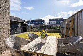 Large family home on the waterfront! - Image 5