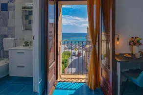 Torre del Pardo Guest House (Deluxe vista Mare) - Image 5