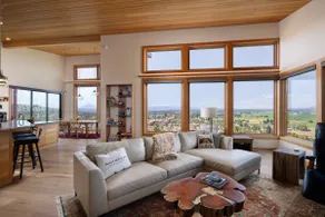 Luxe 4BR/3BA • Smith Rock, 9 Peaks, Hot Tub, 10 Ac - Image 4