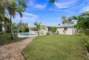 4/3 Walk to Beach, Heated Pool, Sleeps 8, Treefort - Image 5
