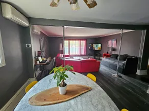 3Br 2Bth Modern DPLX 5 Min DT - Image 4