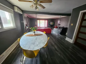 3Br 2Bth Modern DPLX 5 Min DT - Image 3