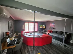 3Br 2Bth Modern DPLX 5 Min DT - Image 5
