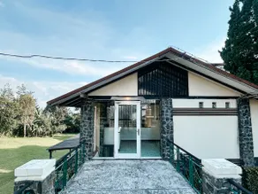 De Villa Istana Bunga Lembang by YourHome - Image 3
