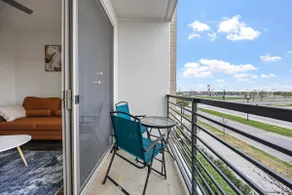 Stylish 1BR apt w/ Pool & Gym - Image 5