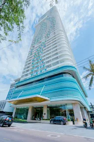 High balcony 2BR, City & Seaview, downtown by TYE - Image 3