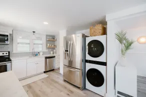 5 min Walk to Beach | King Bed | Pickleball | Pets - Image 3