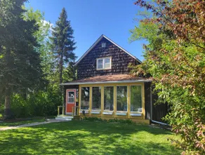 Charmer on 4th: 3BR/2BA Downtown + Fire Pit + Yard - Image 3
