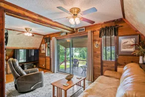 Cozy lake front hide away - Image 5