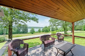Cozy lake front hide away - Image 3