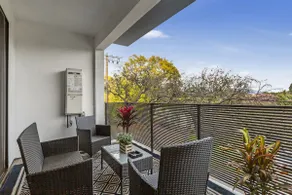Modern Living, Prime Location - Image 3
