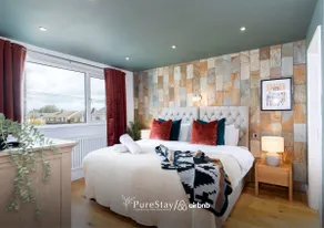Stunning Bishop Auckland House with 5-bedrooms & 8 Beds Sleeps 12 with Free Parking by PureStay - Image 2