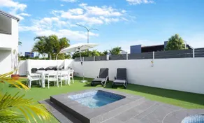 Couples Budget Stay on Noosa Parade! - Image 5