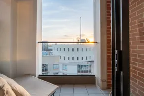 Top Floor CBD Studio Walk to Darling Harbour - Image 3