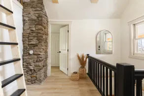 Lakefront Bungalow - Image 5