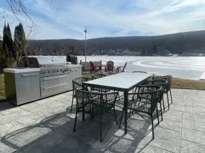 Lakefront Bungalow - Image 4