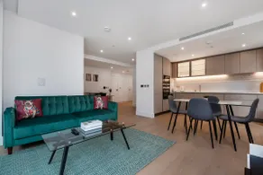 Lux and Large 2 bed Battersea Power Station - Image 3