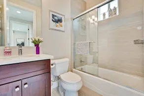 Jane's Home (MSB) | Modern w/ Laundry & Parking - Image 5