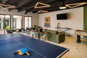 Chic & Equipped Apt | Rooftop+Gym+B/Center+Lounge - Image 4