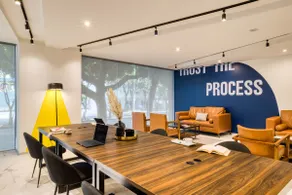 Chic & Equipped Apt | Rooftop+Gym+B/Center+Lounge - Image 2