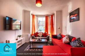 Group Stay 5BR | Sleeps 11 | WiFi Parking - Image 4