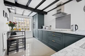 Market Bosworth l 4BR l Sleeps 8 l With Backyard - Image 4
