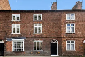 Market Bosworth l 4BR l Sleeps 8 l With Backyard - Image 3