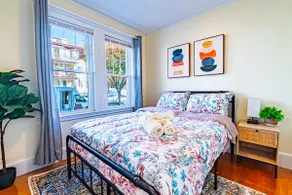 Adams Village 6-Bed Apt: City Perks, Suburban Vibe - Image 3