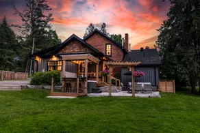 Fraserburg Farmhouse w/ Hot Tub & Oasis Backyard - Image 3