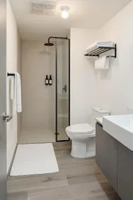 Modern Apt- trendy Escalante CR - Image 3