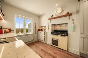 Stunning House that Sleeps 7 in heart of Salcombe - Image 3