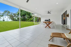Da White Beachfront House Near Palm Cove - Image 5