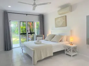 Da White Beachfront House Near Palm Cove - Image 4