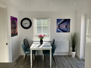 Sheffield Boutique Cosy 3-bed Home - Image 5